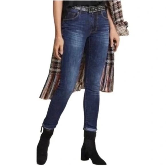 CAbi Denim - Cabi Blue #3938 Cinch Skinny Jeans Medium Wash Size 4